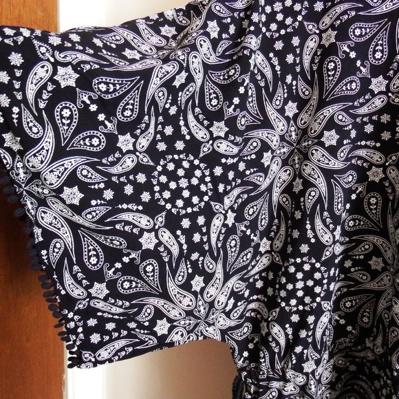 Ariat Navy Blue/White Print Top M - Picture 3 of 5